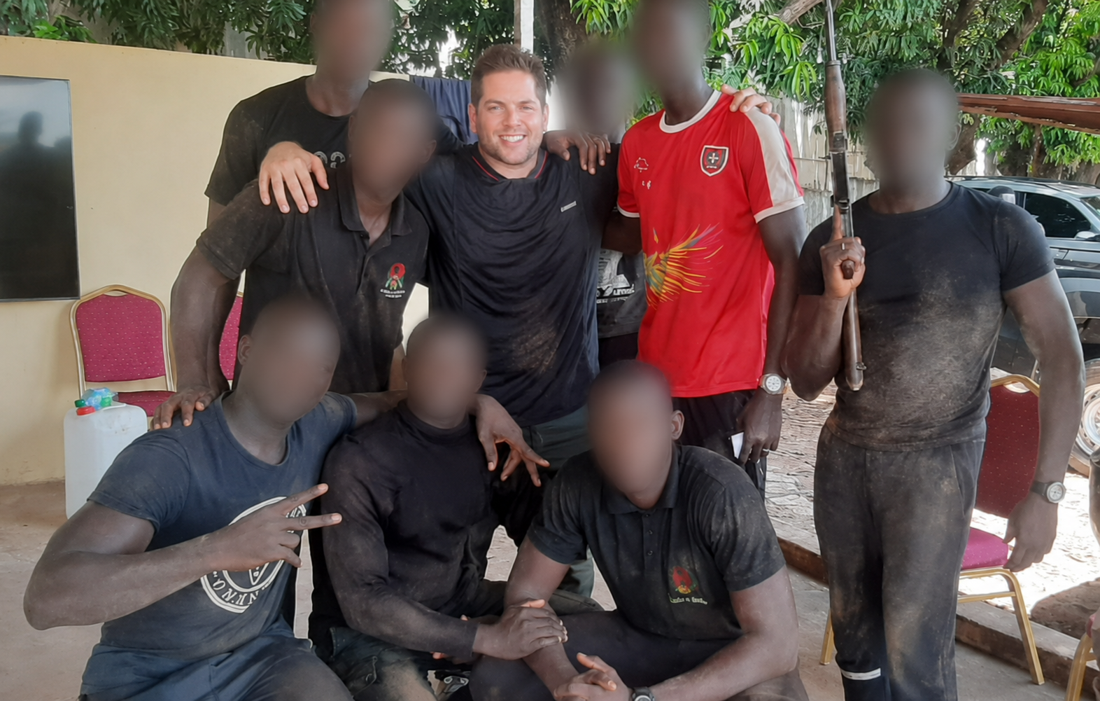 Instrutor com equipe capacitada na Guiné-Bissau